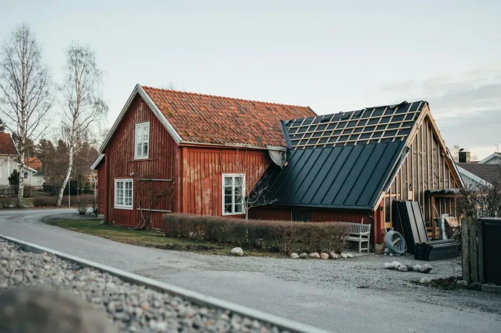 byta tak p ldre villa med tillbyggnad